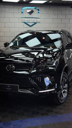 TOYOTA HILUX SW4 2.8 D-4D TURBO DIESEL SRX PLATINUM 7L 4X4 AUTOMÁTICO